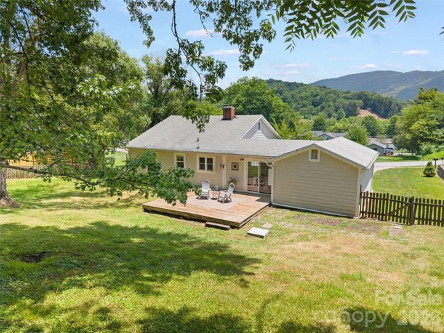 25 Nesbitt Street, Waynesville, NC 28786