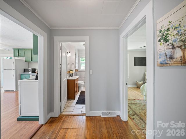 25 Nesbitt Street, Waynesville, NC 28786