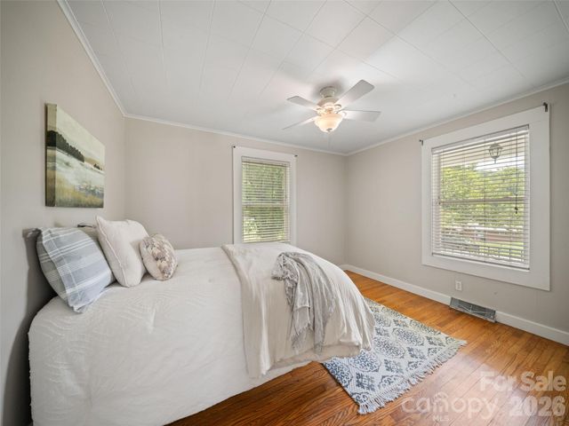 25 Nesbitt Street, Waynesville, NC 28786