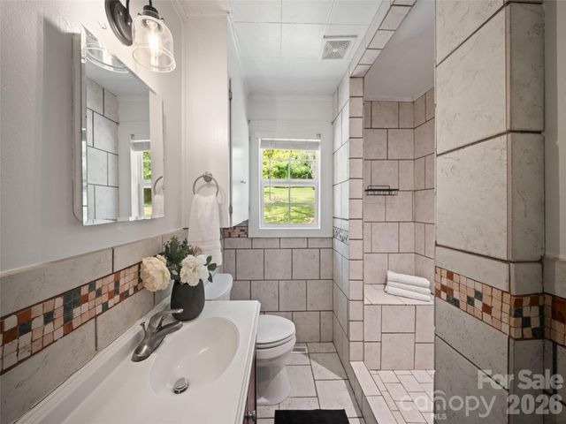 25 Nesbitt Street, Waynesville, NC 28786