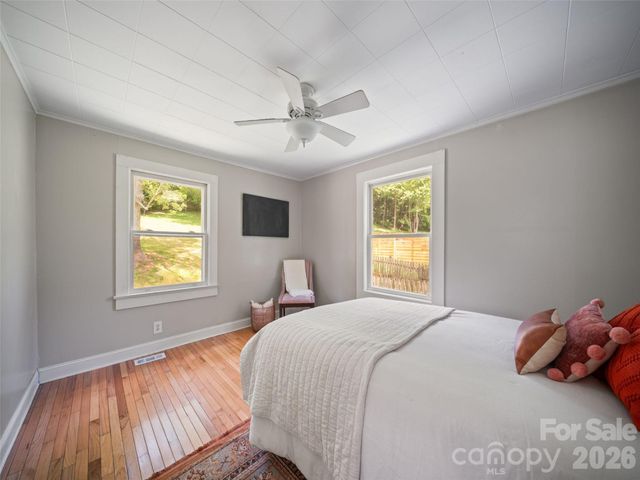 25 Nesbitt Street, Waynesville, NC 28786