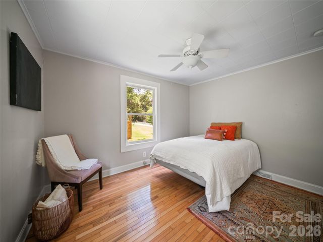 25 Nesbitt Street, Waynesville, NC 28786