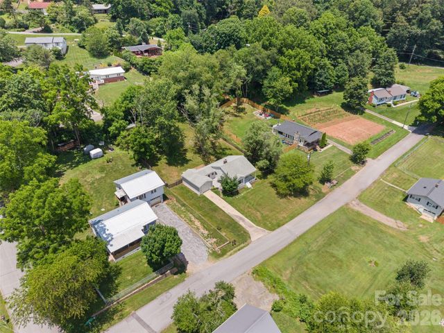 25 Nesbitt Street, Waynesville, NC 28786