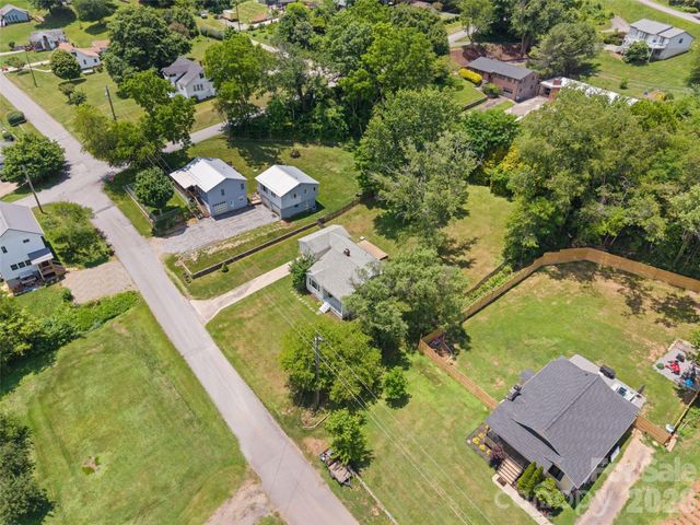 25 Nesbitt Street, Waynesville, NC 28786