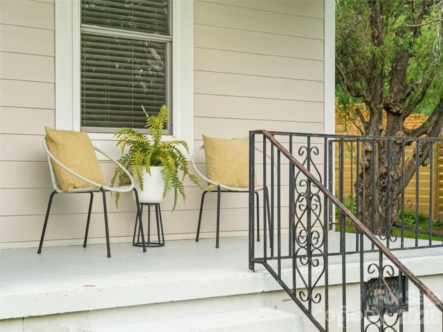 25 Nesbitt Street, Waynesville, NC 28786