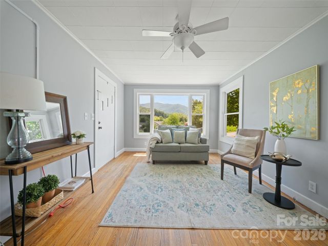 25 Nesbitt Street, Waynesville, NC 28786