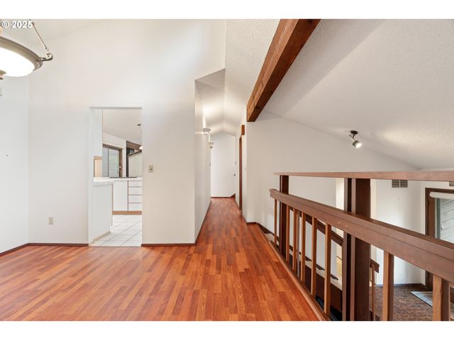 9411 Sw 62ND Dr, Portland, OR 97219