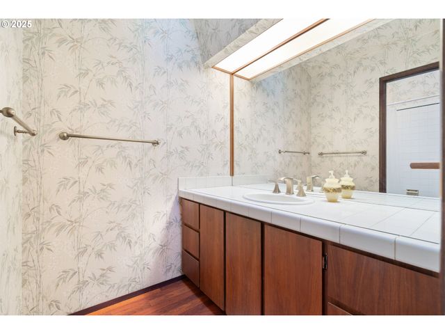 9411 Sw 62ND Dr, Portland, OR 97219