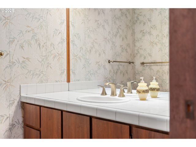 9411 Sw 62ND Dr, Portland, OR 97219