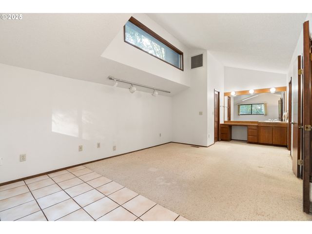 9411 Sw 62ND Dr, Portland, OR 97219