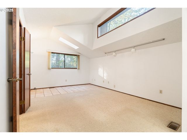 9411 Sw 62ND Dr, Portland, OR 97219