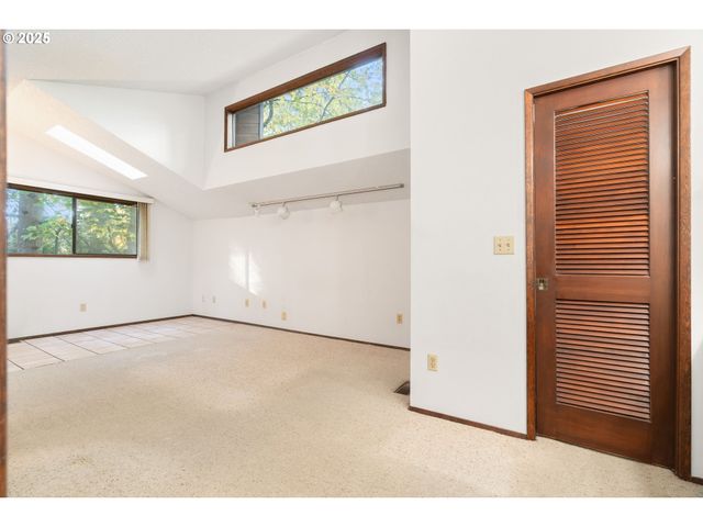 9411 Sw 62ND Dr, Portland, OR 97219