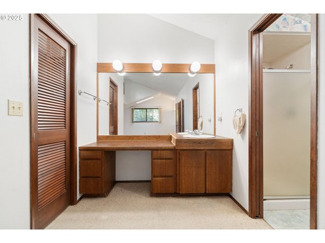 9411 Sw 62ND Dr, Portland, OR 97219