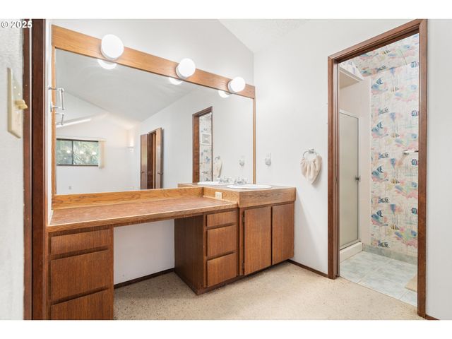 9411 Sw 62ND Dr, Portland, OR 97219