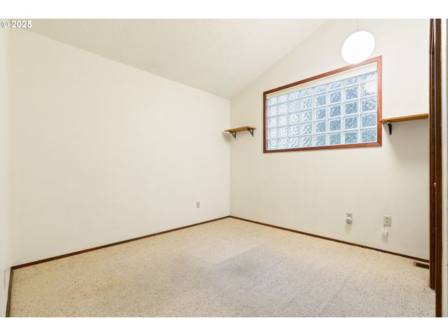 9411 Sw 62ND Dr, Portland, OR 97219