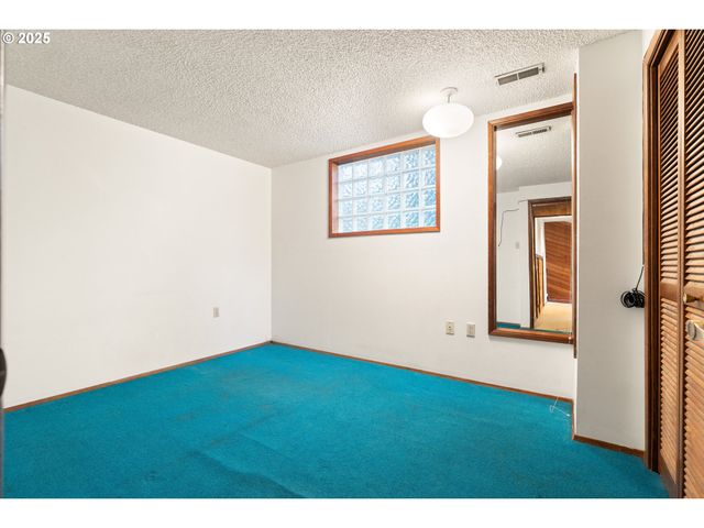 9411 Sw 62ND Dr, Portland, OR 97219