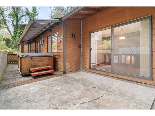 9411 Sw 62ND Dr, Portland, OR 97219