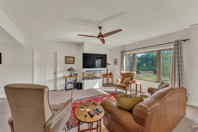 6131 SW 47th ST, Topeka, KS 66610