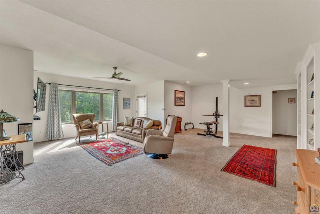 6131 SW 47th ST, Topeka, KS 66610