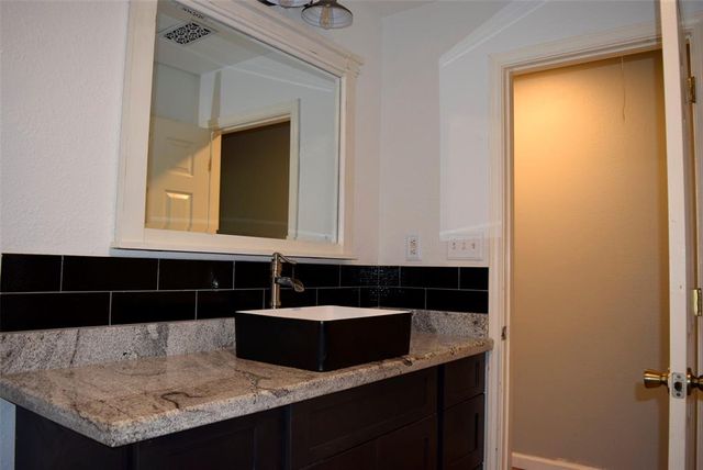 338 7th Street, Wadsworth, TX 77414