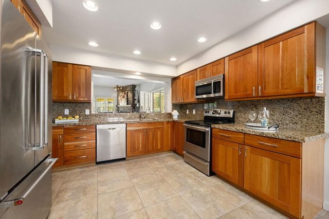 618 Vista Lago Circle N, Palm Desert, CA 92211