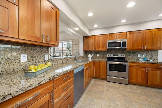 618 Vista Lago Circle N, Palm Desert, CA 92211