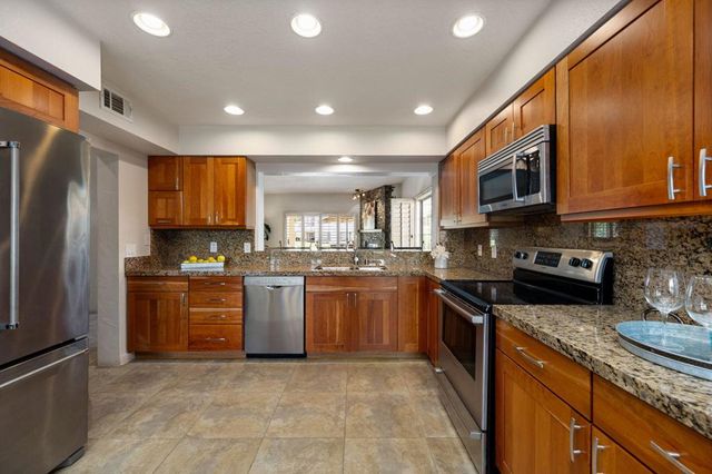 618 Vista Lago Circle N, Palm Desert, CA 92211