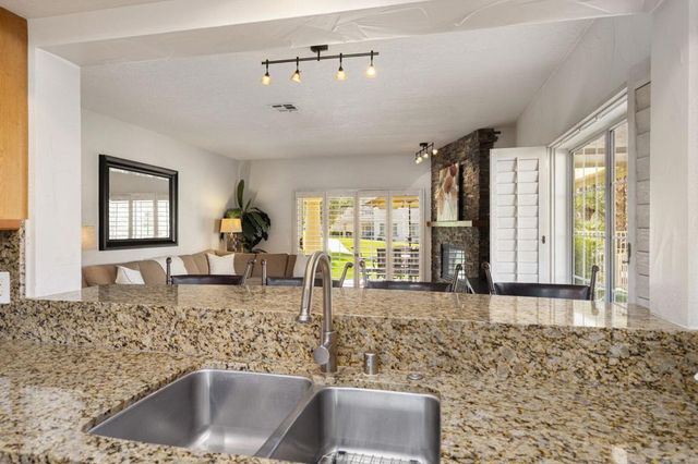 618 Vista Lago Circle N, Palm Desert, CA 92211