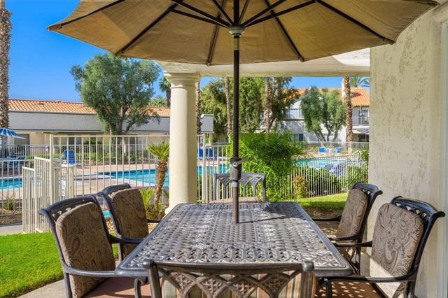 618 Vista Lago Circle N, Palm Desert, CA 92211