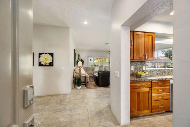 618 Vista Lago Circle N, Palm Desert, CA 92211