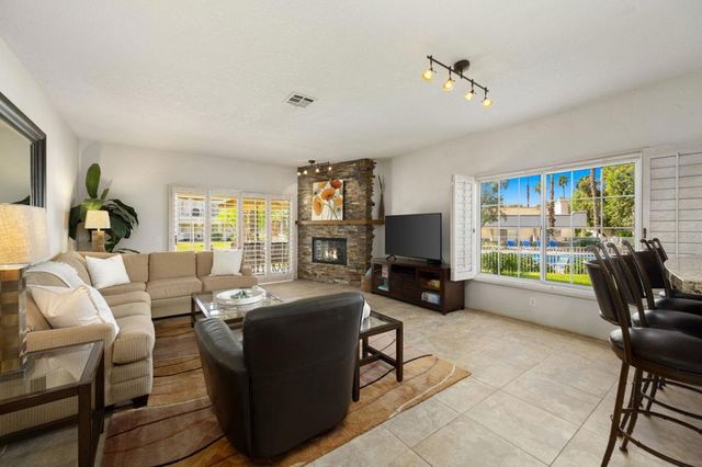 618 Vista Lago Circle N, Palm Desert, CA 92211