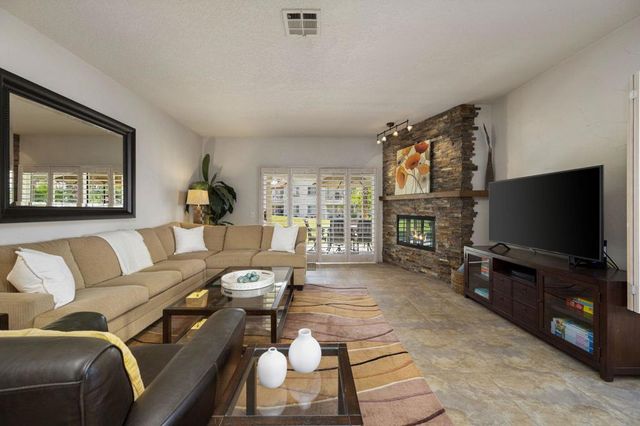 618 Vista Lago Circle N, Palm Desert, CA 92211