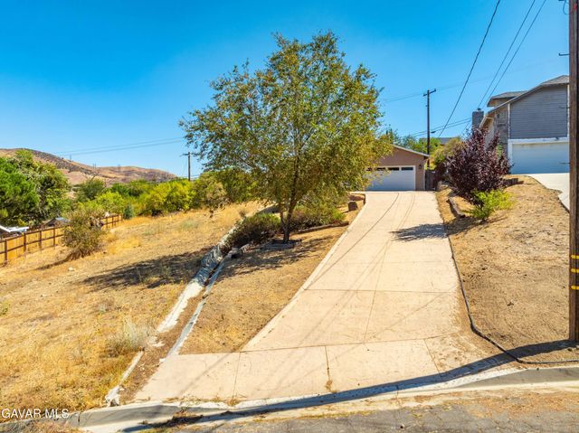 42846 Montello Drive, Lake Elizabeth, CA 93532
