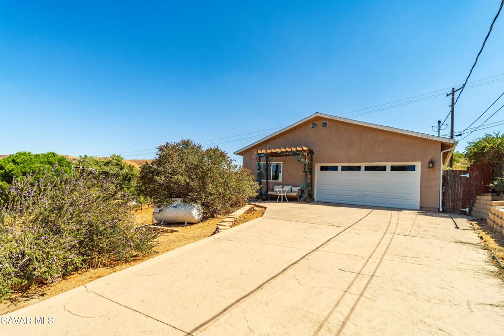 42846 Montello Drive, Lake Elizabeth, CA 93532