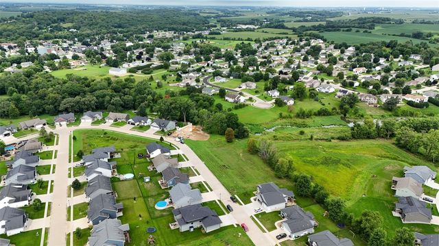 1735 Parkland Dr, Ely, IA 52227