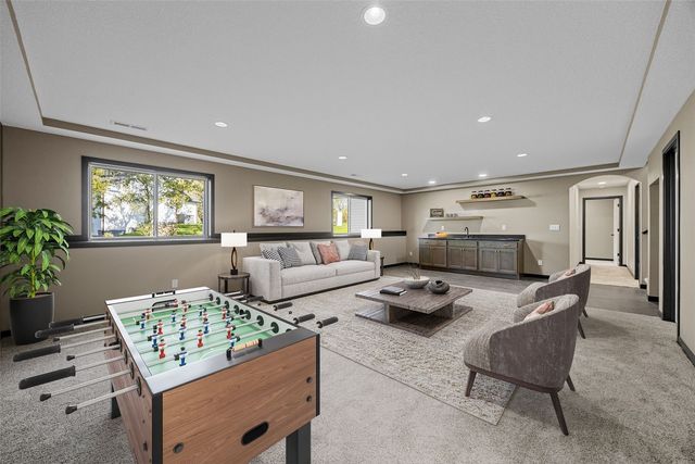 1735 Parkland Dr, Ely, IA 52227