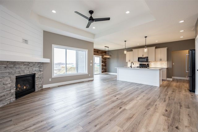 1735 Parkland Dr, Ely, IA 52227