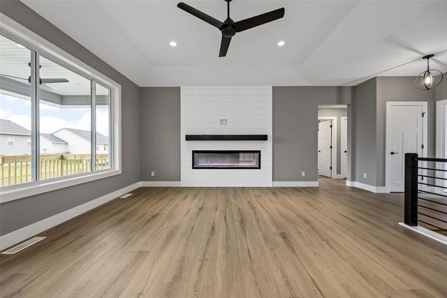 1735 Parkland Dr, Ely, IA 52227
