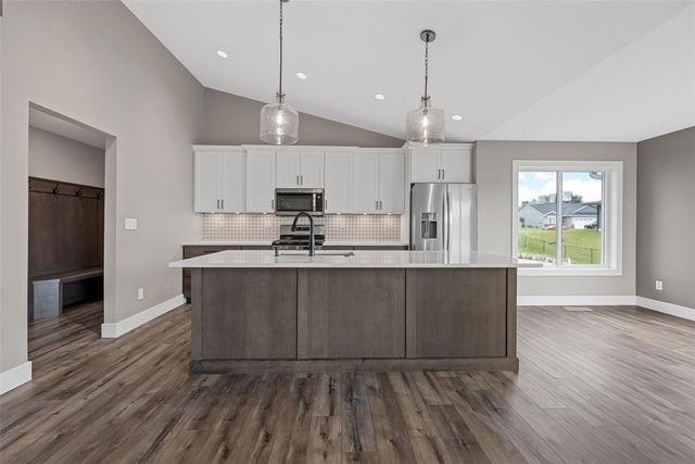 1735 Parkland Dr, Ely, IA 52227