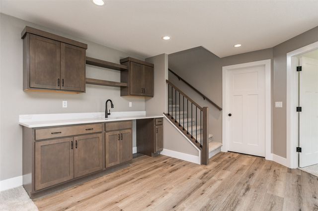 1735 Parkland Dr, Ely, IA 52227