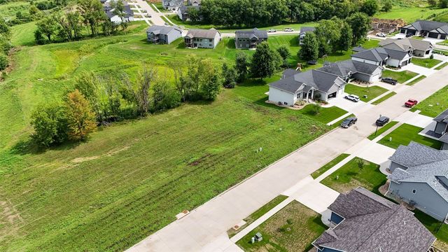 1735 Parkland Dr, Ely, IA 52227