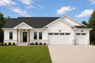 1735 Parkland Dr, Ely, IA 52227