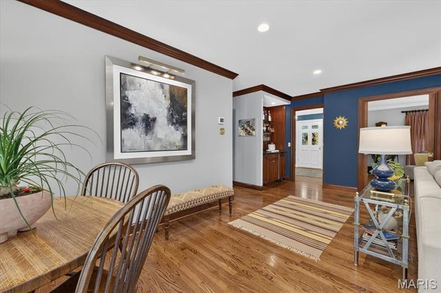18 S McKnight Road, St Louis, MO 63124