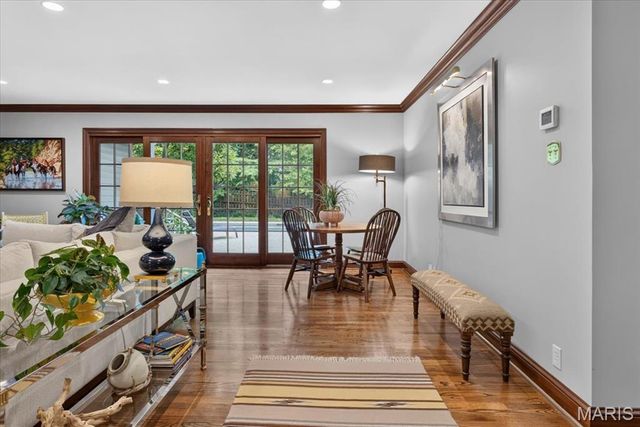 18 S McKnight Road, St Louis, MO 63124