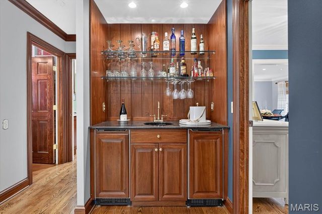 18 S McKnight Road, St Louis, MO 63124