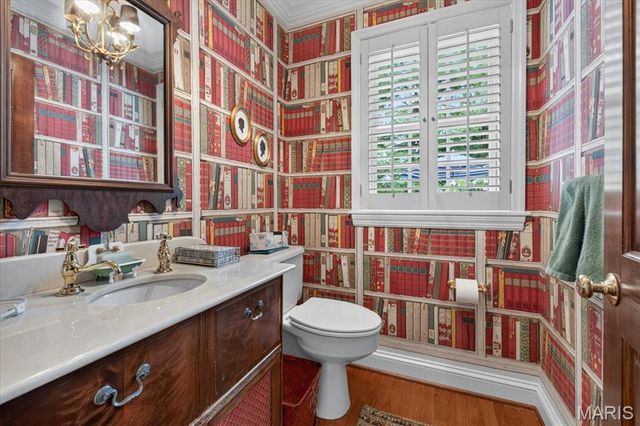 18 S McKnight Road, St Louis, MO 63124