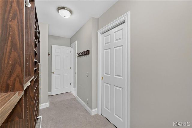 18 S McKnight Road, St Louis, MO 63124
