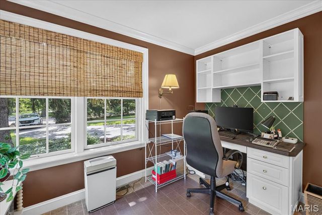 18 S McKnight Road, St Louis, MO 63124
