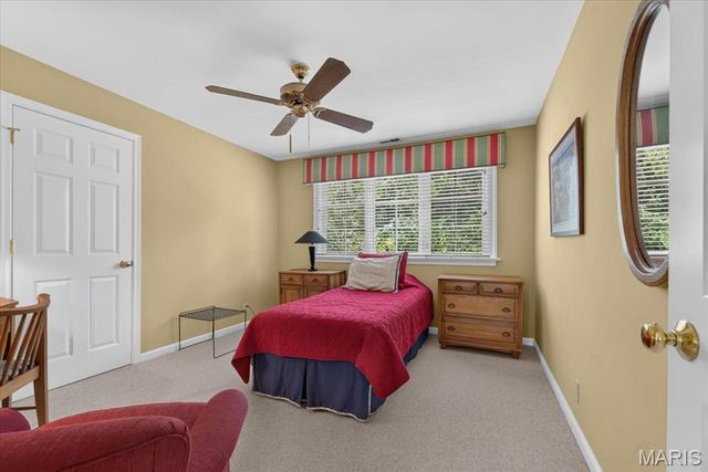 18 S McKnight Road, St Louis, MO 63124