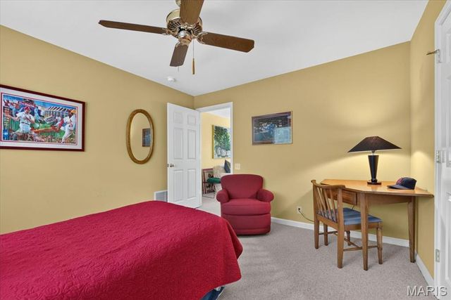 18 S McKnight Road, St Louis, MO 63124